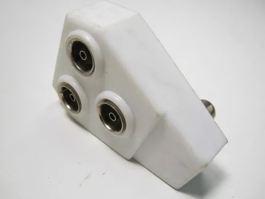 Сумматор телевизионный  3-х антенн простой белый