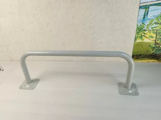 Поручень пристенный для домов снаружи и внутри, ширина 67см высота 25см 