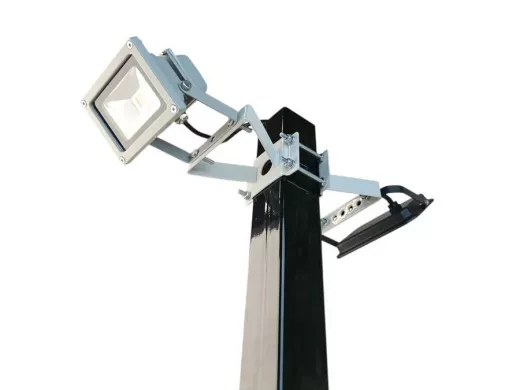 Кронштейн для двух прожекторов на квадратную трубу 60х60мм с отверстием 