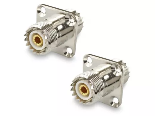 Переходник PL259(female)-PL259(female) на корпус, фланец, 4 отв. диам. 3,4 мм 18х18 мм