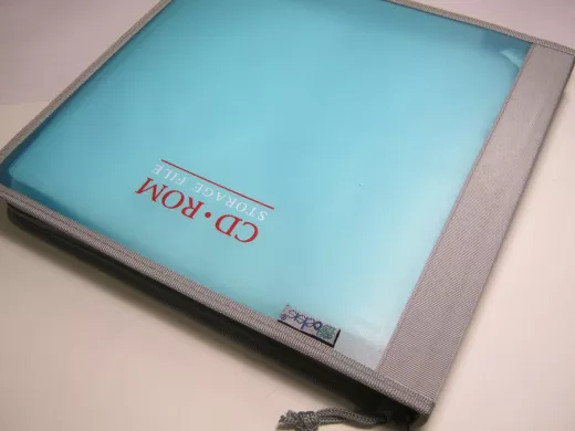 BB0796/2 Папка-скоросшиватель для компакт-дисков из голуб. пластика и серого нейл.